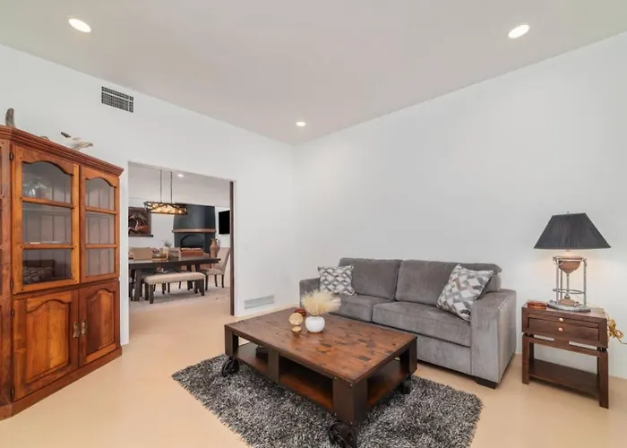 Private Luxury Gem W/ Pool & Near Mt. Lemmon! Holiday home