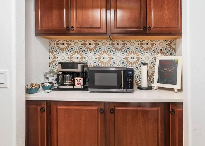 Private Luxury Gem W/ Pool & Near Mt. Lemmon! Holiday home