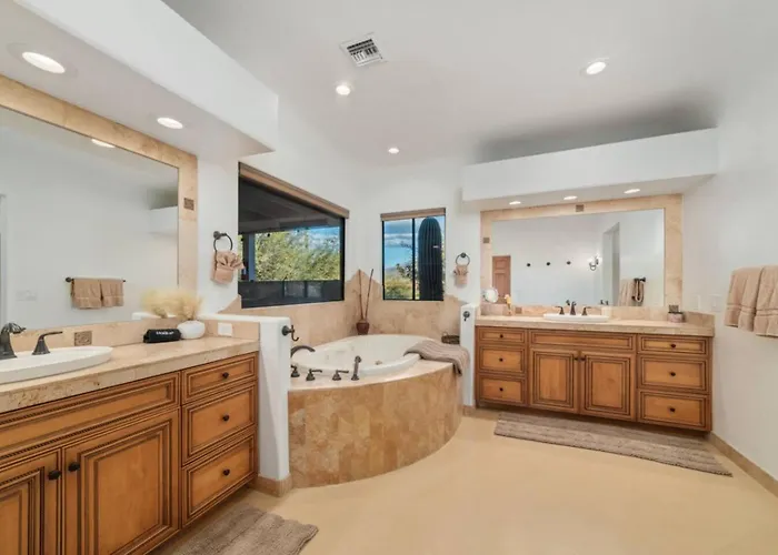 Holiday home Private Luxury Gem W/ Pool & Near Mt. Lemmon! Tucson
