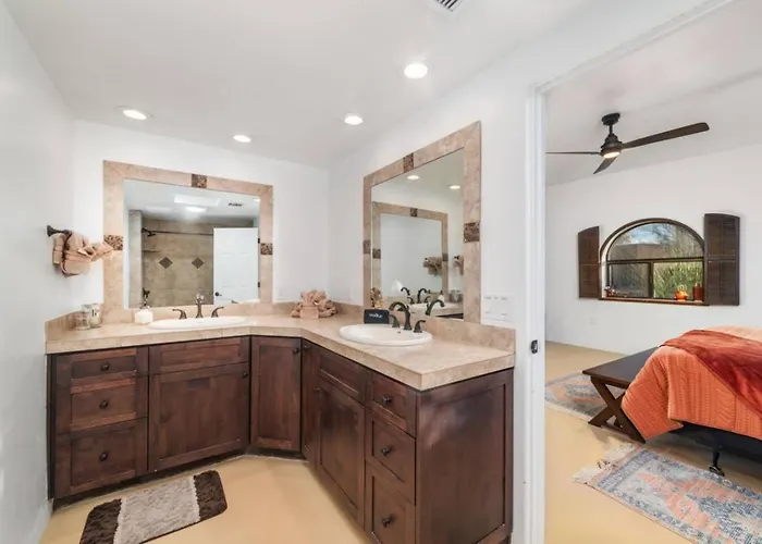 Holiday home Private Luxury Gem W/ Pool & Near Mt. Lemmon! Tucson