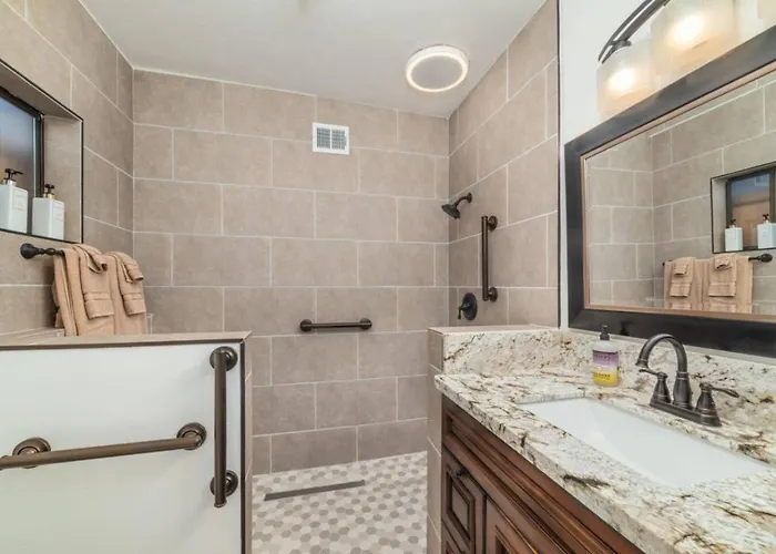 Private Luxury Gem W/ Pool & Near Mt. Lemmon! Tucson