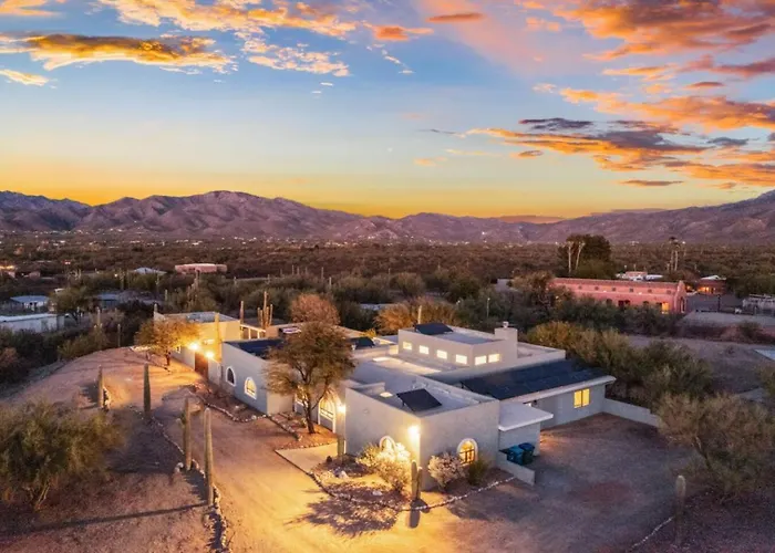 Holiday home Private Luxury Gem W/ Pool & Near Mt. Lemmon! Tucson